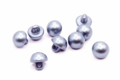 Gombík perlička so spodným prišitím - tmavo šedá perleťová - priemer 0,9 cm
