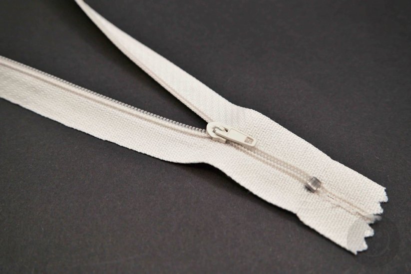 Nedělitelný jemný plastový spirálový zip (velikost číslo 3) různé barvy - délka 12 cm - 60 cm