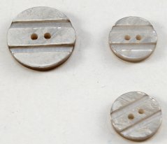 Knopf mit Löcher - pearl - Durchmesser 1,6 cm