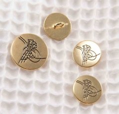 Kovový knoflík klubový - se zdobením - lesklý - zlatý - průměr 1,5 cm