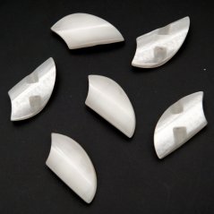 Knoflík se spodním přišitím - perleťová bílá - rozměr 3,15 cm x 1,6 cm