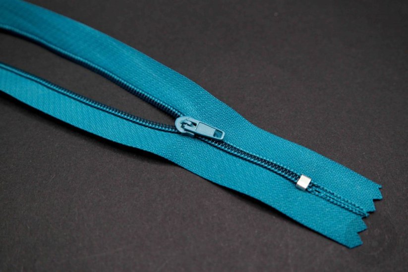 Nedělitelný jemný plastový spirálový zip (velikost číslo 3) různé barvy - délka 12 cm - 60 cm
