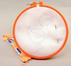 Detská predloha na vyšívanie s plastovým rámčekom - kačička - priemer 15 cm