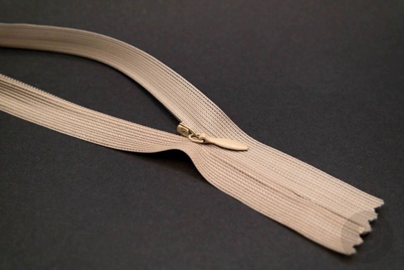 Nedělitelný skrytý zip (3mm) různé barvy - délka 18 cm - 60 cm