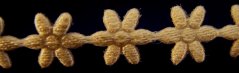 Saténové kytičky v metráži - smetanová, hnědá - šířka 0,8 cm