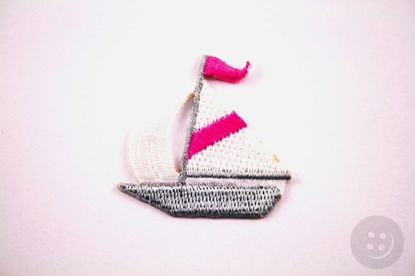 Iron-on patch - Boat - dimensions 3,5 cm x 3,8 cm