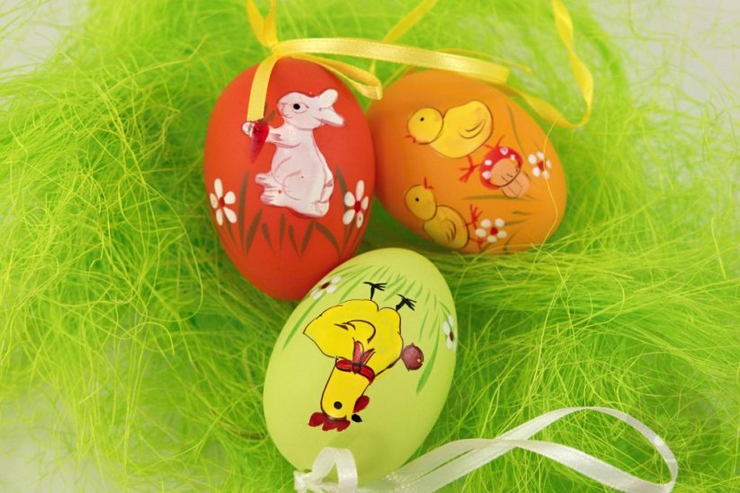 Easter eggs with animals on a ribbon - red, green, orange