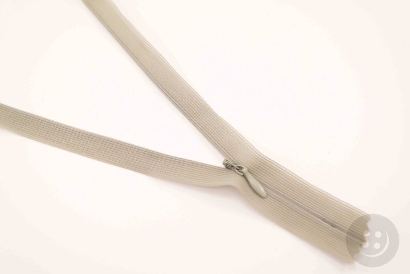 Nedělitelný skrytý zip (3mm) různé barvy - délka 18 cm - 60 cm