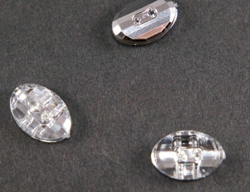 Luxuriöser Kristallknopf - oval spitz - heller Kristall - Größe 1,4 cm x 1 cm