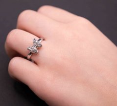 Children's silver bow ring