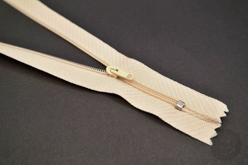 Nedělitelný jemný plastový spirálový zip (velikost číslo 3) různé barvy - délka 12 cm - 60 cm