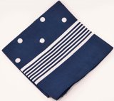 modré bodky a pruhy