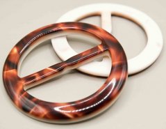 Round plastic belt clip - burgundy cinnamon - hole 5 cm