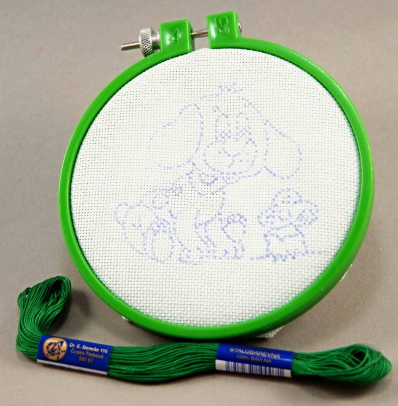 Children's embroidery set in a wooden box - dog