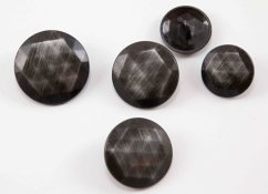 Luxusní kovový knoflík - s lomeným šestiúhelníkem - matný - starostříbrný - průměr 2,26 cm