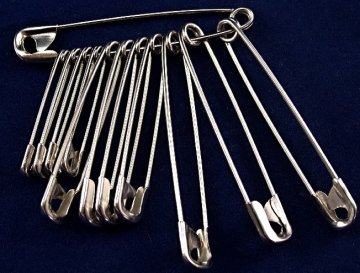 Safety pins - silver - Total dimensions - 0,4 cm x 2 cm