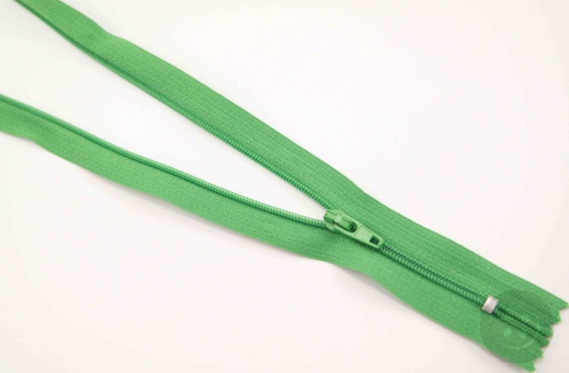 Nedělitelný jemný plastový spirálový zip (velikost číslo 3) různé barvy - délka 12 cm - 60 cm