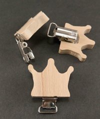 Wooden pacifier clip - crown - natural wood - dimensions 4.5 cm x 3.5 cm