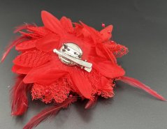 Flower brooch with feathers - red