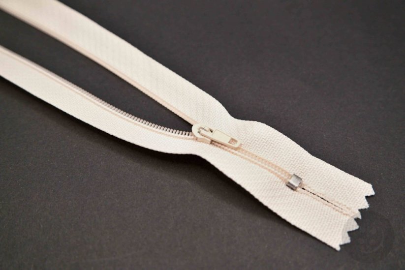 Nedělitelný jemný plastový spirálový zip (velikost číslo 3) různé barvy - délka 12 cm - 60 cm