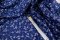 Bavlněné plátno - bílé snítky kytiček na modrém podkladu, modrotisk - šířka 140 cm