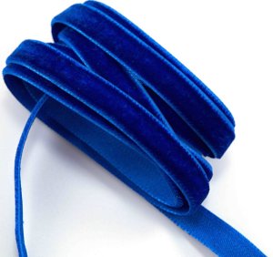 Samtbänder zu Weihnachten: 5 elegante Ideen für Geschenke, Baum und Kranz