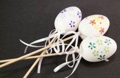 Eggs with flowers on a stick - purple, green, orange