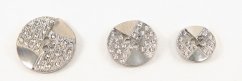 Luxusný kovový gombík - strieborná s kamienkami v trojuholníkoch - priemer 1,8 cm