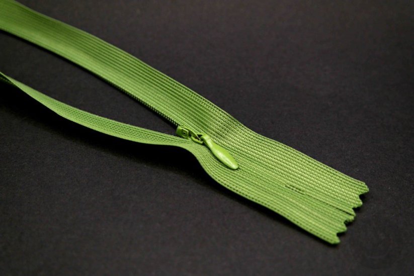 Nedělitelný skrytý zip (3mm) různé barvy - délka 18 cm - 60 cm