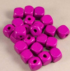 Dřevěný korálek kostečka - fialovo - růžová - rozměr 1 cm x 1 cm x 1 cm