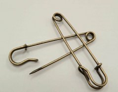 Decorative safety pin - old brass - metal
