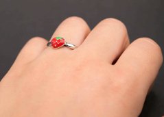 Children's ring strawberry