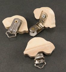 Wooden pacifier clip - toy car - natural wood - dimensions 4.5 cm x 3.5 cm