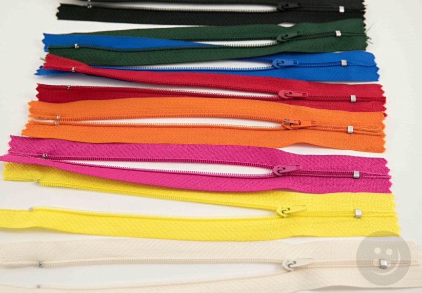 Nedělitelný jemný plastový spirálový zip (velikost číslo 3) různé barvy - délka 12 cm - 60 cm