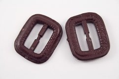 Plastic clothing buckle - burgundy - pulling hole width 2,5 cm - dimensions 3,8 cm x 3,2 cm
