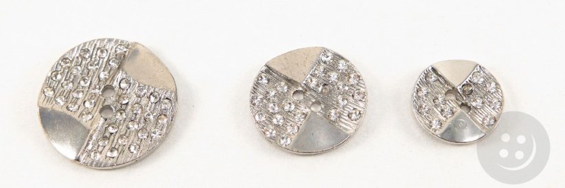 Luxusní kovový knoflík - stříbrná s kamínky v trojúhelnících - průměr 3 cm