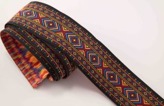 Embroidered braid with an Indian motif, black - width 3.5 cm