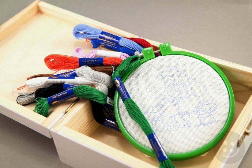 Children's embroidery set in a wooden box - dog